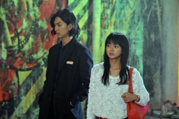 【写真】芦田演じるアリスが松田翔太、多部未華子に心理戦を仕掛けていく
