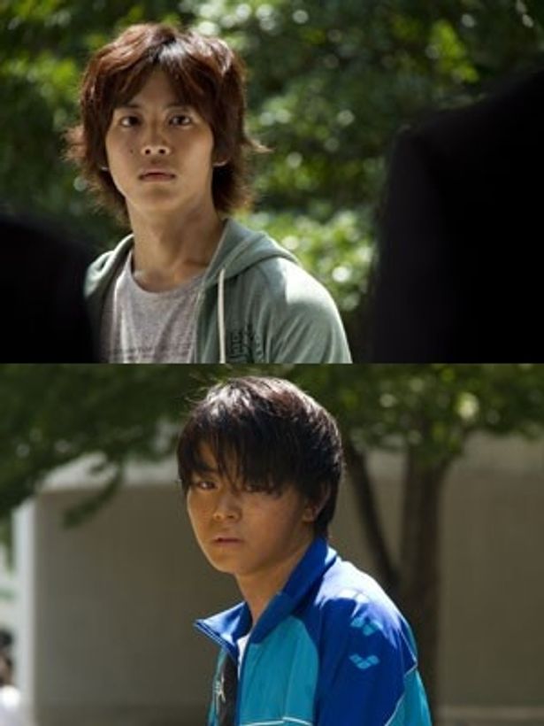 松坂桃李(上)と菅田将暉(下)、特撮ヒーロー出身のふたりが話題作のキーパーソンとして共演