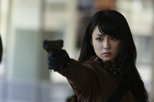 ヒロインのユキ役の深田恭子は人生初のガンアクションに挑戦 