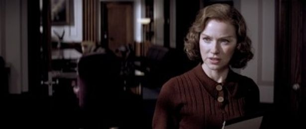 J・エドガーを、若かりし頃から死後もずっと支え続けた秘書ヘレン・ガンディを演じるナオミ・ワッツ