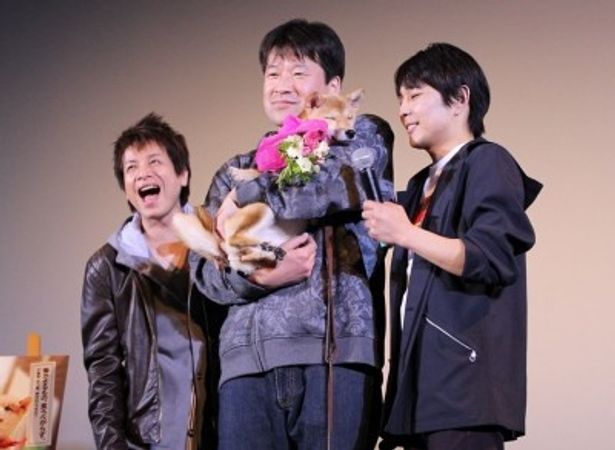 佐藤二朗、高橋洋、高橋直純のおじさん3人とマメシバ一郎の登場に会場からも歓声が上がった