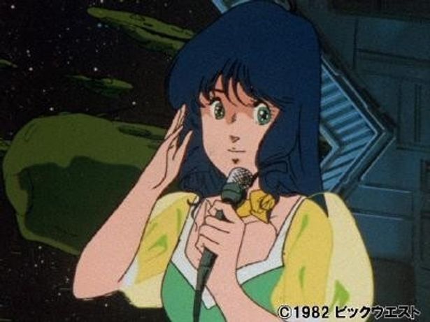 【写真を見る】超時空アイドル、リン・ミンメイ。彼女の歌はアニメの枠を飛び越え、現実世界でも大ヒットした