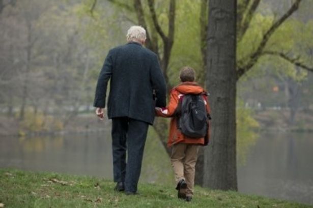 なぜがしゃべることのできない謎めいた老人だが、オスカー少年と心を通わせていく