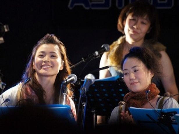 甲斐田裕子(左)と声優の鈴木真仁(右)。ふたりとも声援団は今回が初参加