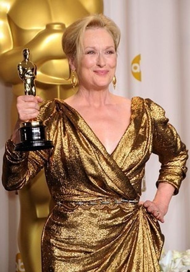 【写真をもっと見る】すごい貫禄！アカデミー賞ではゴールドのドレスでオスカー像を受け取ったメリル・ストリープ
