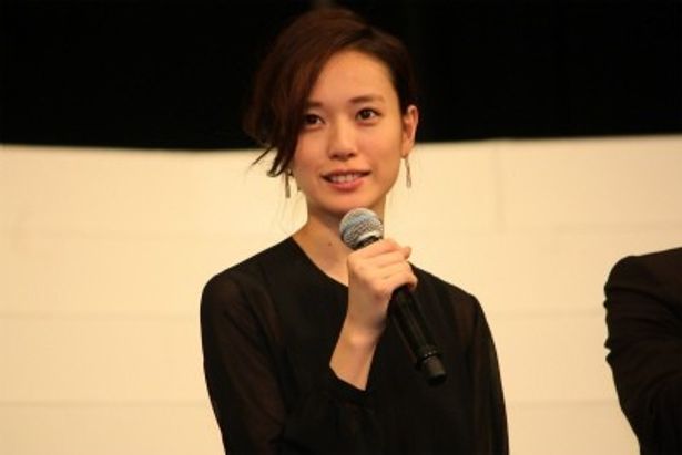 IQ201の天才で変人の当麻紗綾役の戸田恵梨香