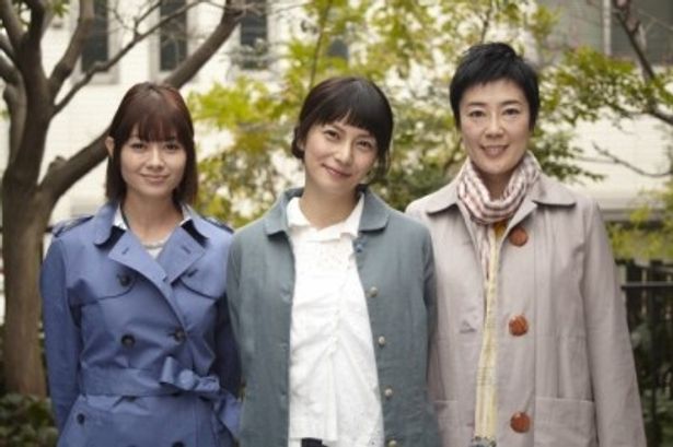 『すーちゃん まいちゃん さわ子さん』に出演する、左から、真木よう子、柴咲コウ、寺島しのぶ