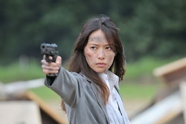 IQ201の頭脳明晰で変人の当麻紗綾を演じる戸田恵梨香