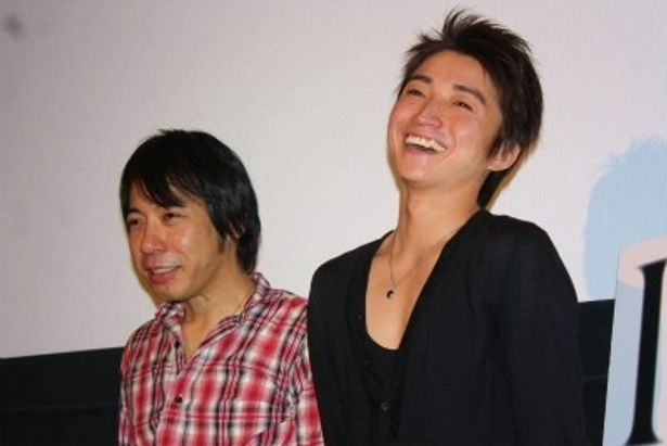 【写真を見る】藤原竜也が豊田監督とのやりとりで人懐っこい笑顔を見せた
