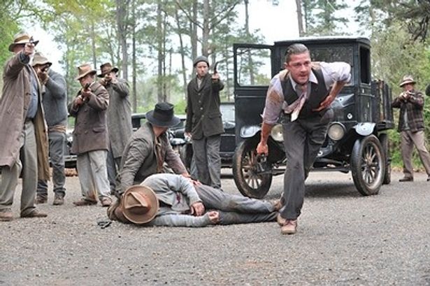 禁酒法のヴァージニアの密造酒業者の三兄弟を描く『LAWLESS』