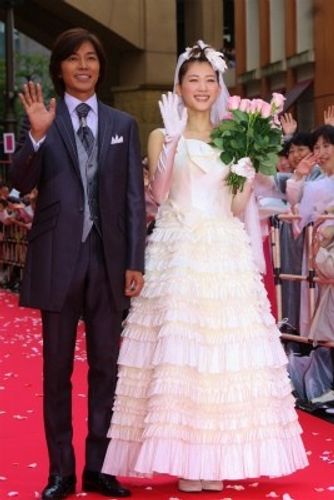 綾瀬はるかが『ホタルノヒカリ』でウエディングドレスを800人に披露！「結婚願望はあります」
