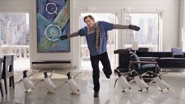 【写真を見る】ジム・キャリーの演技ももちろん素晴らしいが、それを上回るペンギンの存在感に拍手喝采！