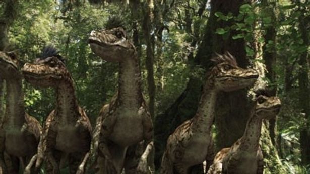 【写真を見る】世界中の恐竜たちが集結！恐竜好きにはたまらない一作だ