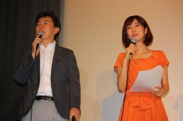 舞台挨拶のMCを務めたフジテレビの笠井信輔アナと山崎夕貴アナ