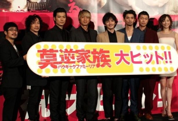 徳井義実主演作『莫逆家族 バクギャクファミーリア』が初日を迎えた