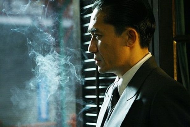 【写真を見る】トニー・レオンが日本映画に出演するのは本作が初となる