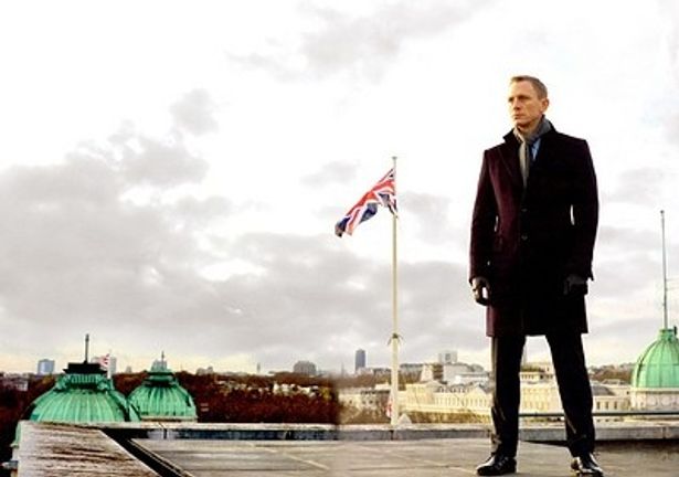 【写真を見る】ダニエル・クレイグが主演を務める007の新作『007 スカイフォール』