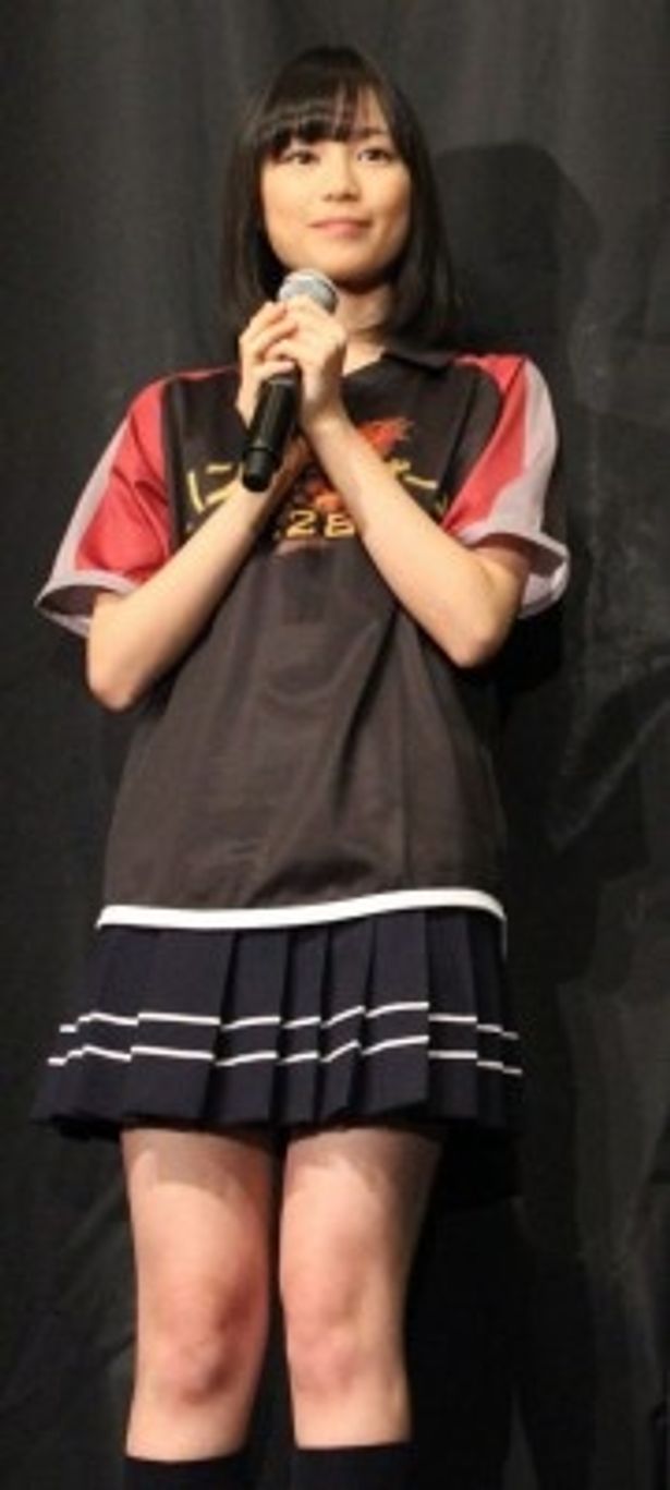 【写真を見る】キュートなミニスカート姿で登場した乃木坂46の生田絵梨花