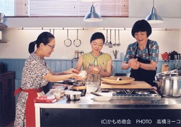 フィンランドの街角で出されるどこか懐かしい日本のご飯にほっこりする『かもめ食堂』(05)