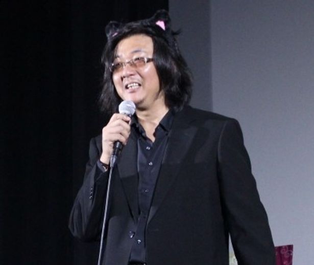 亀井亨監督も猫耳ファッションで登場