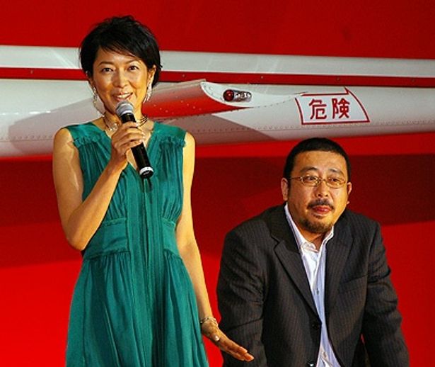 羽田美智子のグリーンのドレスが素敵。お隣は中村義洋監督