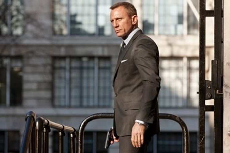 007はバイセクシャル？新作のワンシーンがネット上で議論に