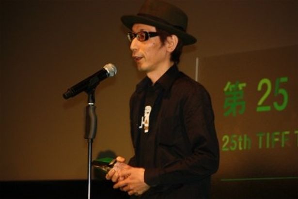 日本映画・ある視点部門作品賞受賞作『GFP BUNNY タリウム少女のプログラム』の土屋豊監督