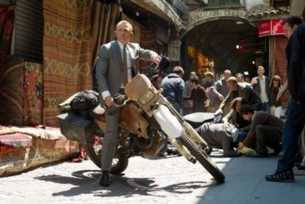 【写真を見る】ダニエル・クレイグがジェームズ・ボンドに扮する『007 スカイフォール』