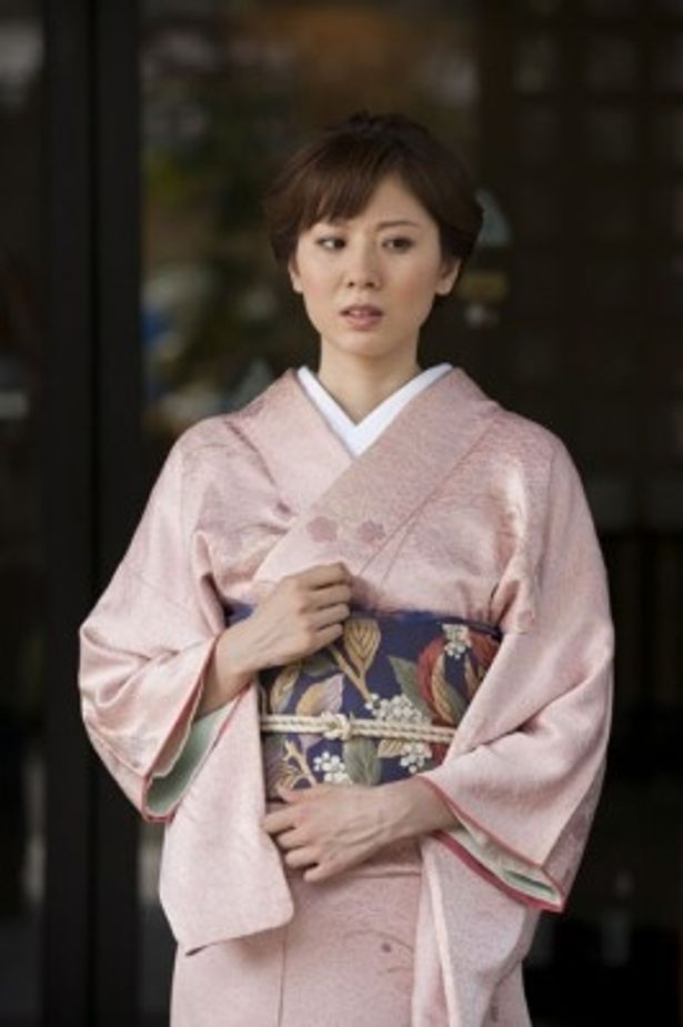 麻美ゆまが扮するのは老舗の温泉旅館の女将・敏江役