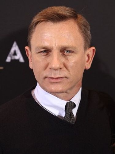 007がアフガニスタンを慰問！兵士たちに新作を披露