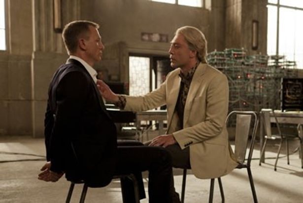 【写真を見る】MI6の新旧敏腕エージェントの対決も見ものの『007 スカイフォール』