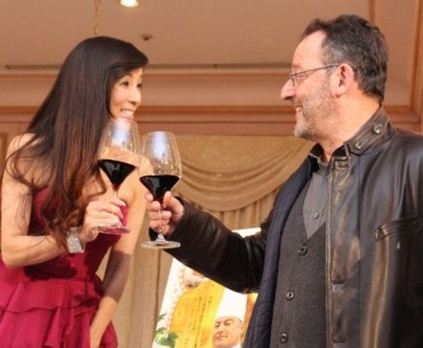 ジャン・レノと川島なお美がトークイベントに登場！ワインで乾杯！