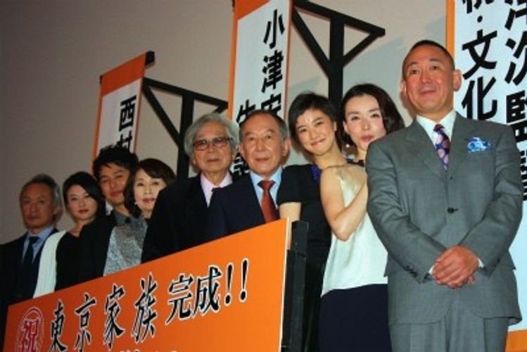 『東京家族』舞台挨拶で山田洋次監督の文化勲章と西村雅彦のサプライズ誕生日祝い
