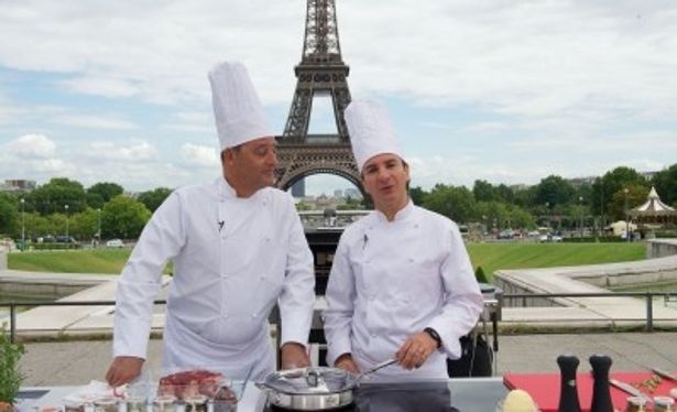 【写真を見る】ジャン・レノが三ツ星レストランのシェフに！テーブルを飾るフランス料理にも注目の映画『シェフ』