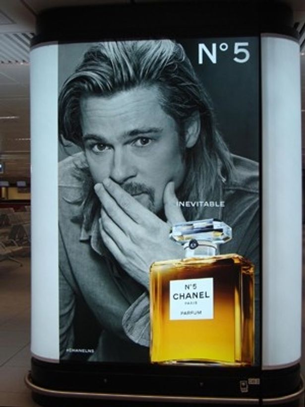 シャネルの香水No.5の広告では写真のリタッチを拒んだブラッド・ピット