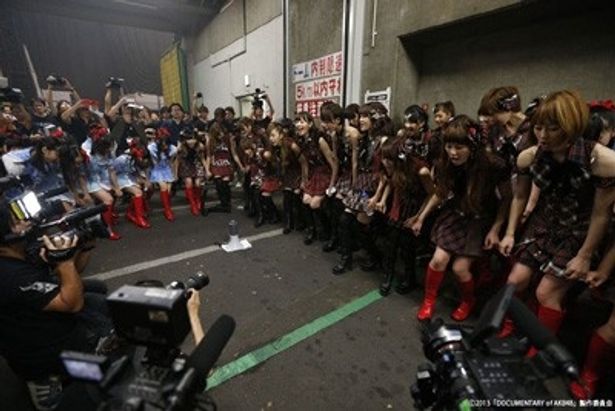 『DOCUMENTARY of AKB48 No flower without rain 少女たちは涙の後に何を見る？』は2月1日(金)より全国公開