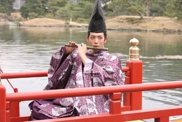 【写真を見る】京からやってきた公家の美男子・新典侍を好演
