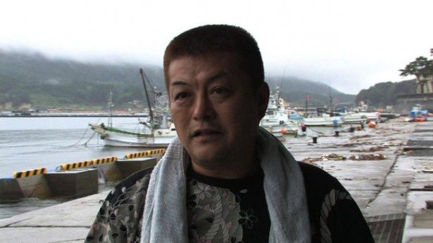 津波で家族5人全員を失った岩手県山田町のタラ漁師、五十嵐さんにスポットを当てる(『3.11後を生きる』)