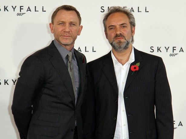 次回作は降板することを発表した『007 スカイフォール』のサム・メンデス監督(写真右)