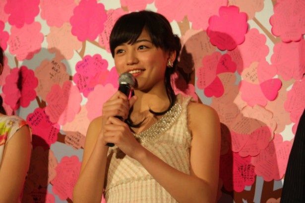 甲本の娘・サクラ役の川口春奈