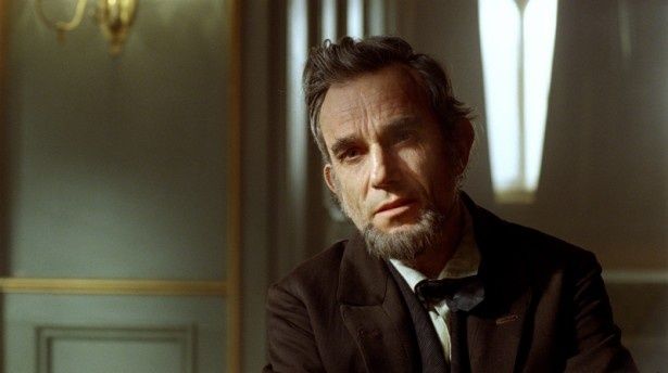 【写真を見る】リンカーンを演じたダニエル・デイ＝ルイスは、第85回アカデミー主演男優賞を受賞