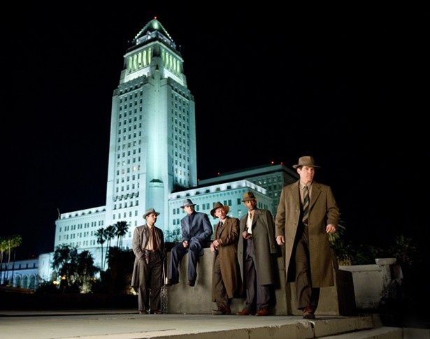 【写真を見る】『L.A.ギャング ストーリー』(5月3日公開)はギャングとロス市警の抗争を描いたポール・リーバーマンの犯罪小説が原作