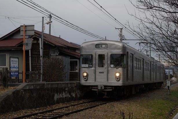 元営団地下鉄日比谷線の車両を使用していた長野電鉄屋代線(『母の唄がきこえる』)