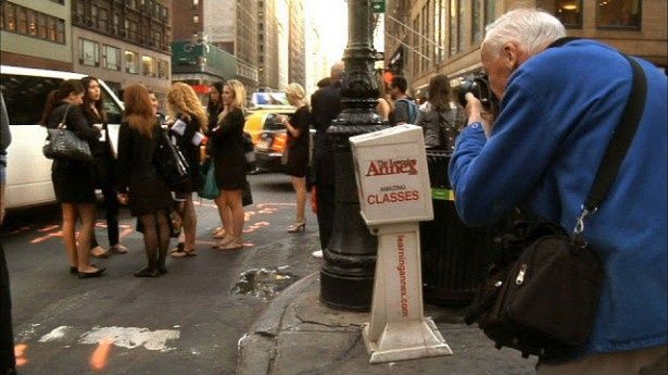 【写真を見る】一見すると写真好きの変なおじいさんに見えるが、実はすごい人物なのだ