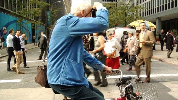 自転車も彼の重要なツール