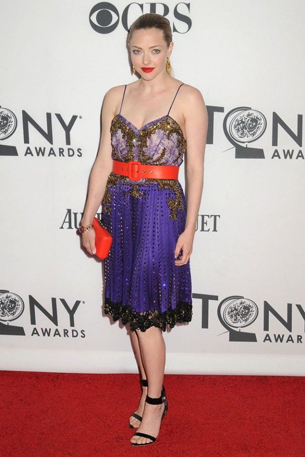 アマンダは以前からジバンシィのファンで、2012年のトニー賞でも同ブランドの紫のドレスを着てレッドカーペットを歩いた