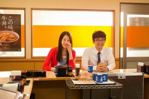 星野源と夏帆による吉野家デートに感涙 公開初日に先着7000名に牛丼無料券配布 画像2 9 Movie Walker Press