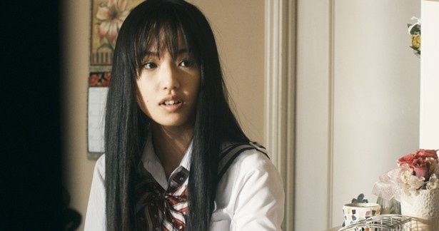 17歳の奈緒子役で登場するグラビア出身の間宮夕貴