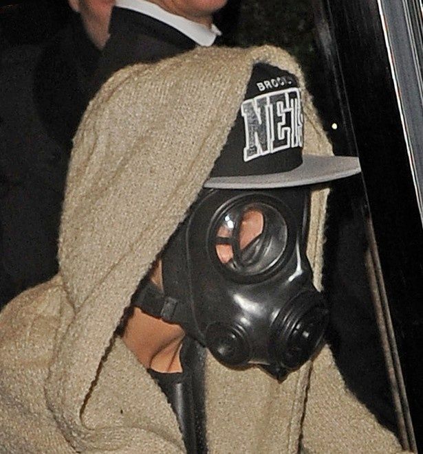 今年3月にはガスマスクをつけてロンドン街中に出没したジャスティン・ビーバー