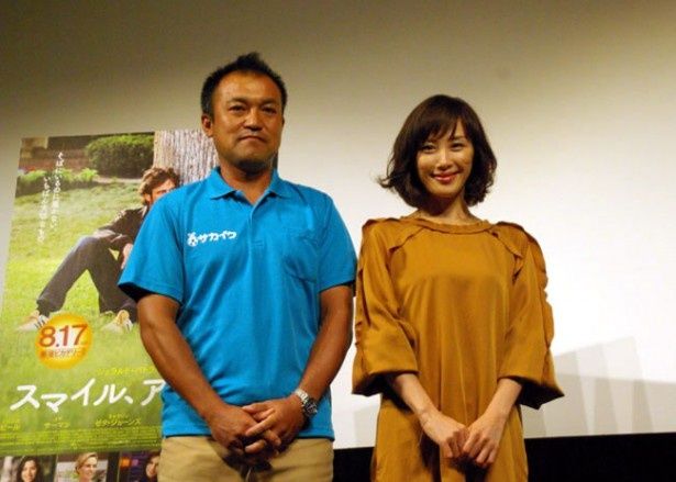 スポーツで深める「親子の絆」をテーマにしたトークイベントに出演した山口もえとジュニアサッカースクールコーチの須田敏男(写真左)